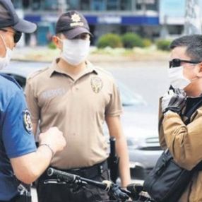 Adana'da maske takmak zorunlu hale geldi