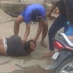 Hindistan'da kurban eti taşıyan Müslümanı linç ettiler