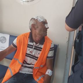 Uyardığı grubun saldırısına uğrayan temizlik görevlisi