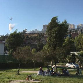 İzmir'de helikopter yangın söndürürken mangal yaktılar