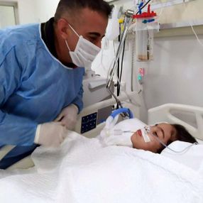 Hakkari'de 7 yaşındaki Mukaddes yataktan kalkamayacak
