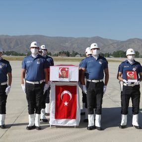 Hakkari'de zırhlı araç devrildi: 2 şehit
