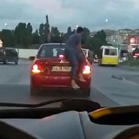 Sultangazi'de birbirinden ilginç trafik magandaları