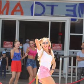 Rus turistler akın akın Antalya'ya geliyor