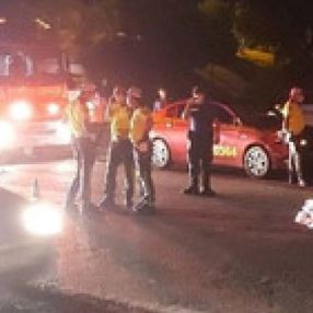 Silivri'de yolun karşısına geçen kişiye 3 araç çarptı