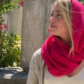 Amber Heard camide sütyen takmayınca linç edildi