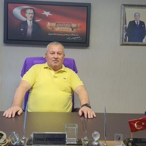 Cemal Enginyurt, Bahçeli'nin fotoğraflarını kaldırdı