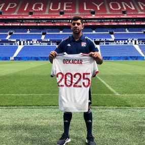 Cenk Özkacar resmen Lyon'da
