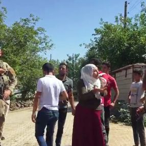 Diyarbakır'da köylüler, kaçak elektrik denetimi yapan ekipleri köye almadı