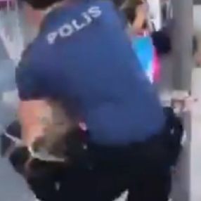 Kadıköy'de maskesiz kadını gözaltına alan polislere uzaklaştırma