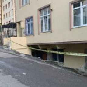 Pendik'te evde çıkan yangın, 2 küçük kardeşi ayırdı