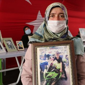 Diyarbakır annelerinden Ay: Çocuğumu almadan gitmeyeceğim