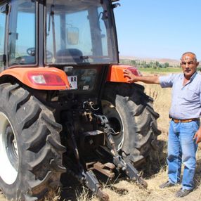 Kayseri'de sıfır kilometre aldığı traktör hayatını kabusa çevirdi