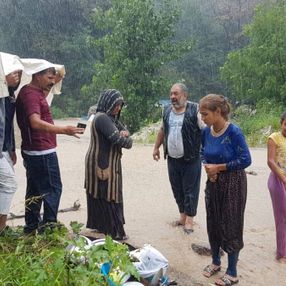 Ordu'daki fındık işçileri, sel sularında zor anlar yaşadı