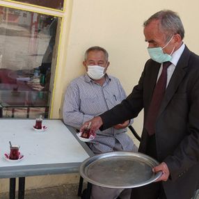 Paris'te 42 yıllık terzilikten sonra Konya'da takım elbiseyle kahve işletiyor