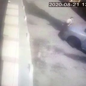 Bağcılar'da sokakta oynayan çocuğu otomobil ezdi
