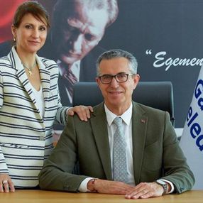 CHP'li Halil Arda, eşini belediyede onursal koordinatör olarak atadı
