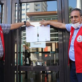 İzmir ve Mersin belediyelerinde işçiler greve gitti