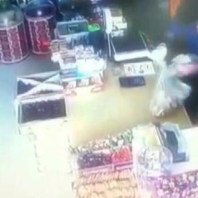 Kayseri'de marketten 6 bin TL çalan hırsızlar