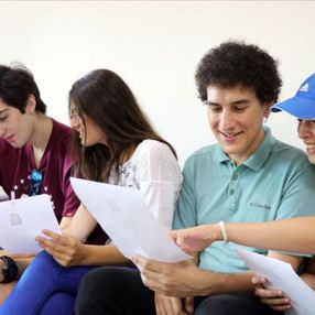 İstediği üniversiteyi kazanan gençlerin yüzü gülüyor