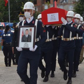 Ağrı şehidi son yolcuğuna uğurlandı