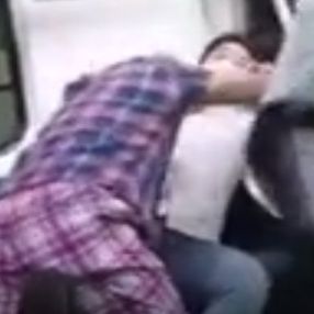 Güney Kore'de metroya maskesiz bindi, uyarılınca yolculara saldırdı