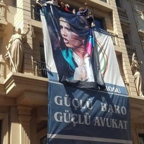 İstanbul Barosu'na Ebru Timtik'in posteri asıldı