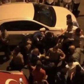 Küçükçekmece'de asker uğurlamasına polis müdahale etti