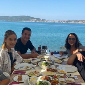 Acun Ilıcalı ve Hülya Avşar yemekte buluştu