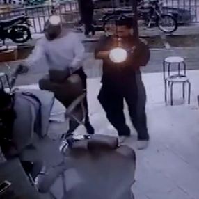 Kolombiya'da berber koltuğundaki müşteriye infaz