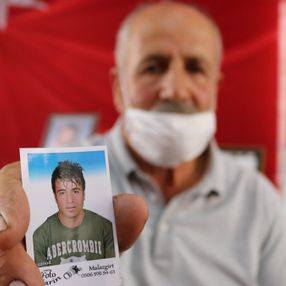 Diyarbakır’da HDP önündeki evlat nöbeti eylemine bir aile daha katıldı