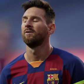 Lionel Messi, Barcelona'da 'şimdilik' kalıyor