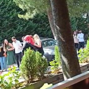 İstanbul'da nikah sonrası halay çeken vatandaşlar kamerada