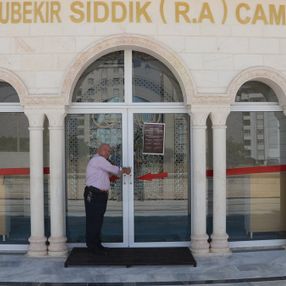 Şanlıurfa'da camiye dadanan hırsızlar aranıyor