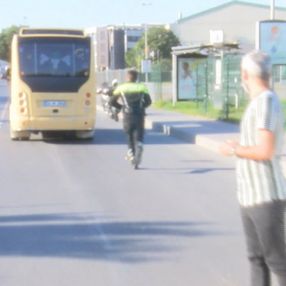 Bakırköy'de minibüs şoförünün polisten kaçma anı