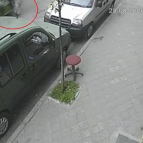 Bursa'da yolcu otobüsünün yaşlı adama çarpma anı