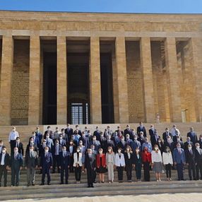 CHP'liler 97'nci kuruluş yıl dönümünde Anıtkabir'i ziyaret etti