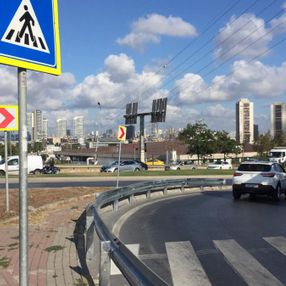 İkitelli'de yaya geçidini kullananlara bariyer engeli