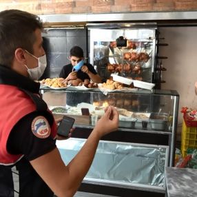 Sultangazi'de sosyal mesafesiz lokanta açılışı