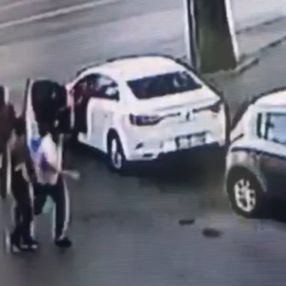 Fatih'te camiden çıkan kişiye silahlı saldırı
