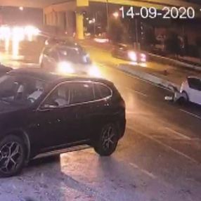 Şişli'de kadını otomobilden attılar