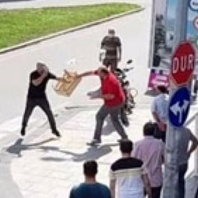 Sakarya'da yol verme kavgasında satırlı saldırı