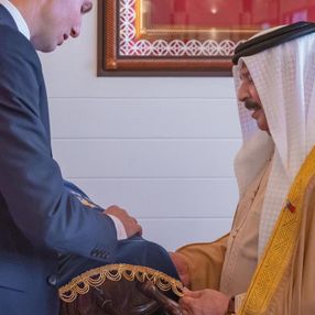ABD'den İsrail'le anlaşma öncesi Bahreyn Kralı Al Halife'ye Tevrat hediyesi
