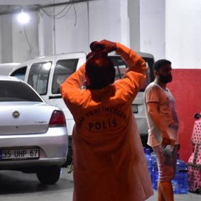 İzmir'de bir genç 300 lira için vuruldu