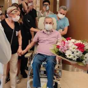 İstanbul'da korona hastası yaşlı adam, 4 ay sonra yoğun bakımdan çıktı