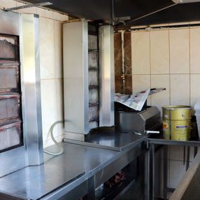 Adana'da telefon ile döner siparişi veren müşteri iş yerini bastı