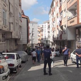 Esenyurt'ta zabıta ile seyyar satıcılar arasında arbede çıktı