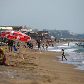 Antalya'da obacılar tatilini sürdürüyor