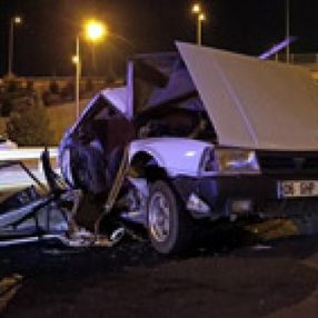 Ankara'da tır, yolda duran otomobile çarptı: 2 ölü