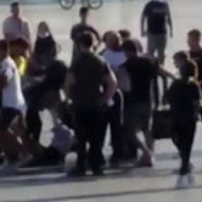 Antalya'da genç kızlar saç saça kavga etti